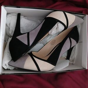 NWT Nine West Black and Gray Heels
